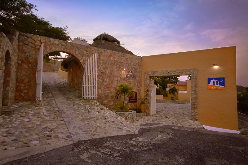Villas & Resort Luz De Luna Santa Cruz Huatulco Exterior photo